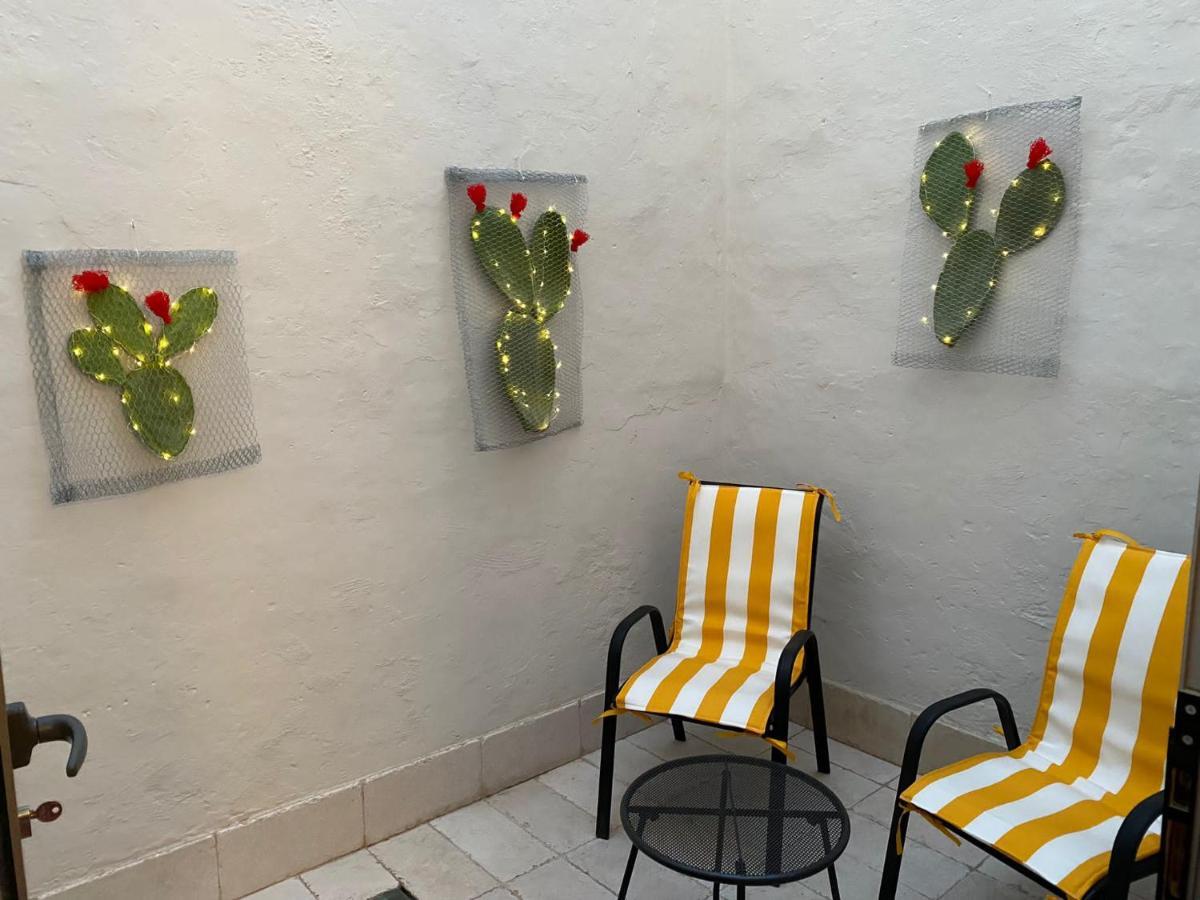 Casa Vacanze Disque Rouge Trani Exterior photo